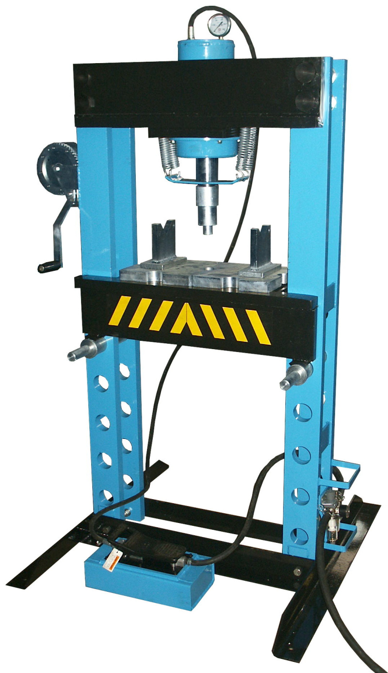 Пресс пневмогидравлический универсальный,  усилие 120 тонн П-120